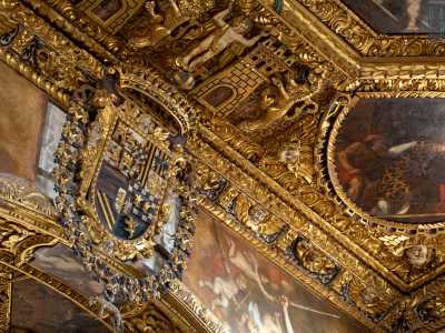 ...si rimane senza fiato nel tripudio di colori che donano sfarzo e lusso alla Basilica: antico tempio all�apparenza sobrio, ma nei suoi angoli pi� nascosti scrigno inesauribile di tesori
